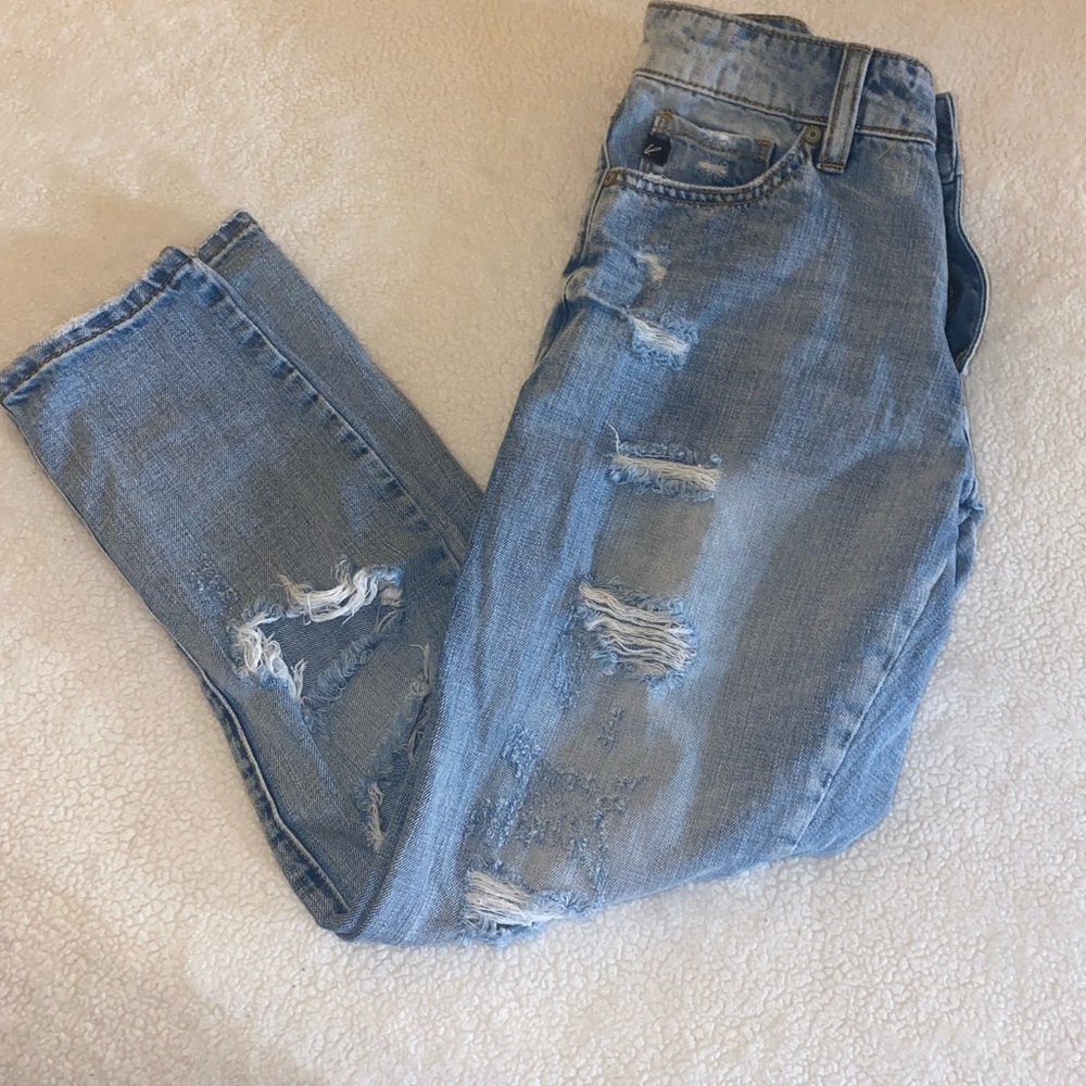 Cropped skinny Jean. Worn a handful of times, great condition!